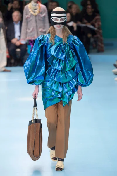 Look 24